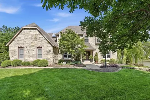 12724 Catalina St, Leawood, KS 66209