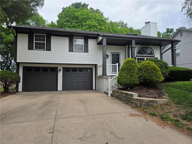 2204 NE Chipman Rd, Lees Summit, MO 64086