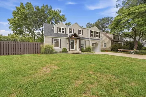 7744 Grand Ave, Kansas City, MO 64114