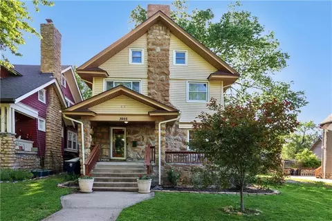3925 Manheim Rd, Kansas City, MO 64110