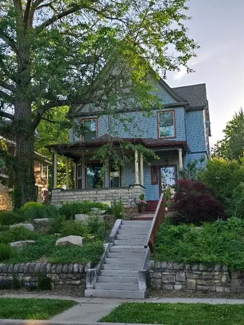 3620 Bell St, Kansas City, MO 64111
