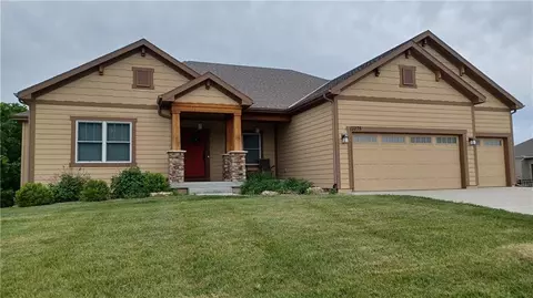 13275 N Silver Ridge Dr, Platte City, MO 64079
