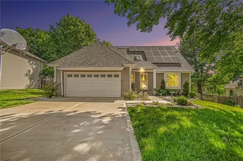 2404 NE Mill Crk, Blue Springs, MO 64014