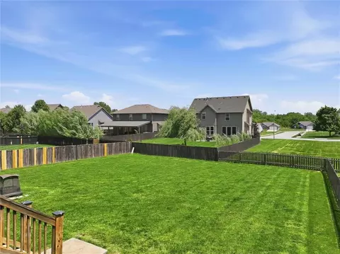 Exterior - 503 River Birch Rd, Raymore, MO 64083 photo 7 of 8