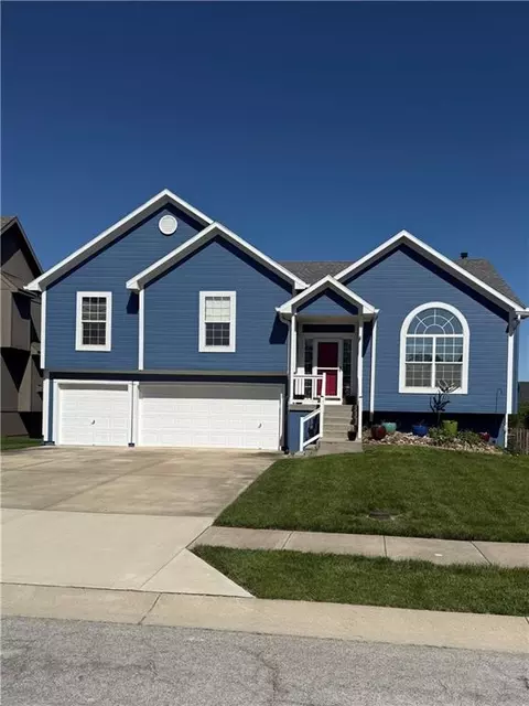 503 River Birch Rd, Raymore, MO 64083