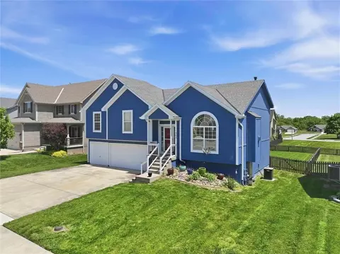 503 River Birch Rd, Raymore, MO 64083