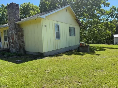 Exterior - 33486 7 Hwy, Edwards, MO 65326 photo 3 of 13