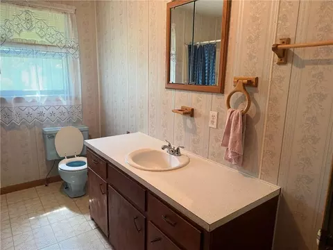Bath - 33486 7 Hwy, Edwards, MO 65326 photo 2 of 3