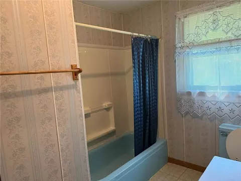 Bath - 33486 7 Hwy, Edwards, MO 65326 photo 3 of 3