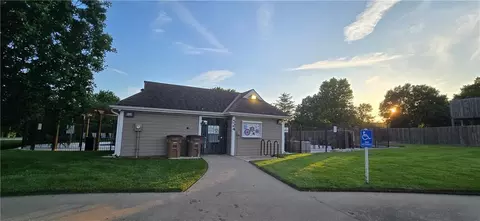 Exterior - 414 Eagle Glen Dr, Raymore, MO 64083 photo 5 of 7