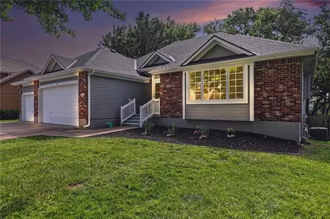414 Eagle Glen Dr, Raymore, MO 64083