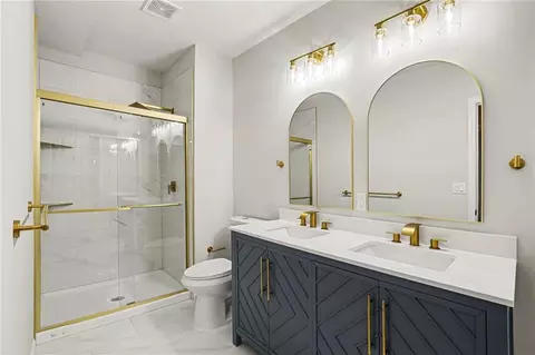 Bath - 414 Eagle Glen Dr, Raymore, MO 64083 photo 4 of 4