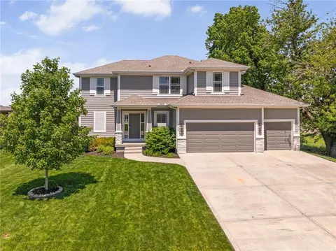 19602 W 198th St, Spring Hill, KS 66083