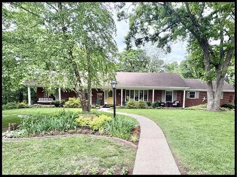 812 Laurel Dr, Warrensburg, MO 64093