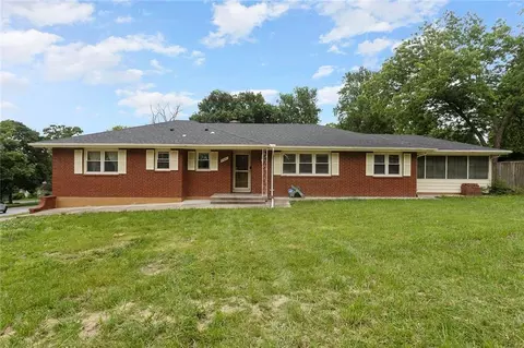 7517 N Central St, Gladstone, MO 64118