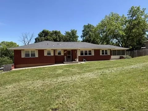 7517 N Central St, Gladstone, MO 64118