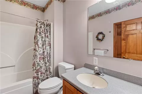 Bath - 819 Pryor St, Iola, KS 66749 photo 2 of 5
