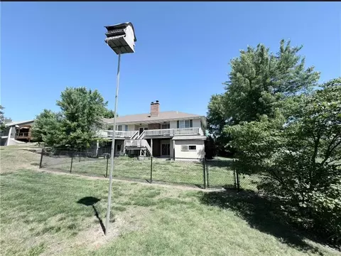 Exterior - 819 Pryor St, Iola, KS 66749 photo 13 of 16