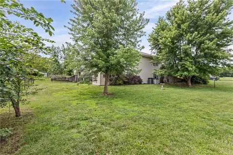 Exterior - 819 Pryor St, Iola, KS 66749 photo 7 of 16