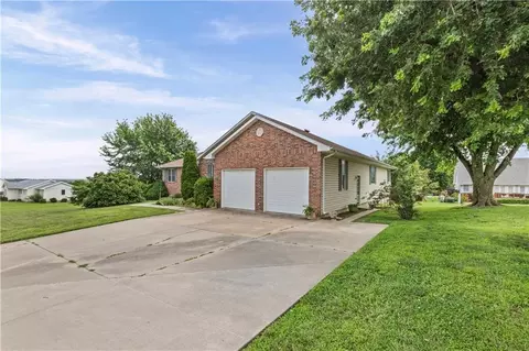 Exterior - 819 Pryor St, Iola, KS 66749 photo 15 of 16