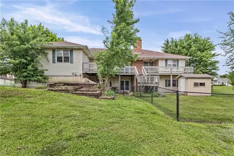Exterior - 819 Pryor St, Iola, KS 66749 photo 8 of 16