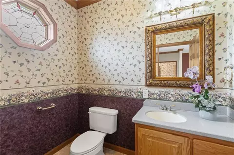 Bath - 819 Pryor St, Iola, KS 66749 photo 1 of 5