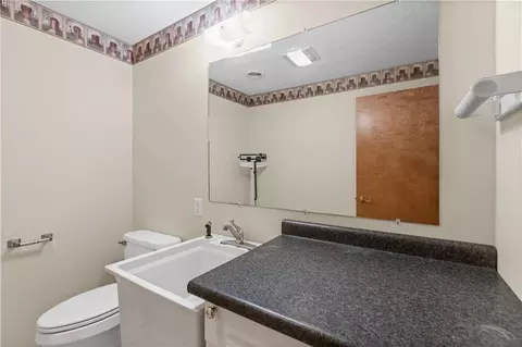 Bath - 819 Pryor St, Iola, KS 66749 photo 5 of 5