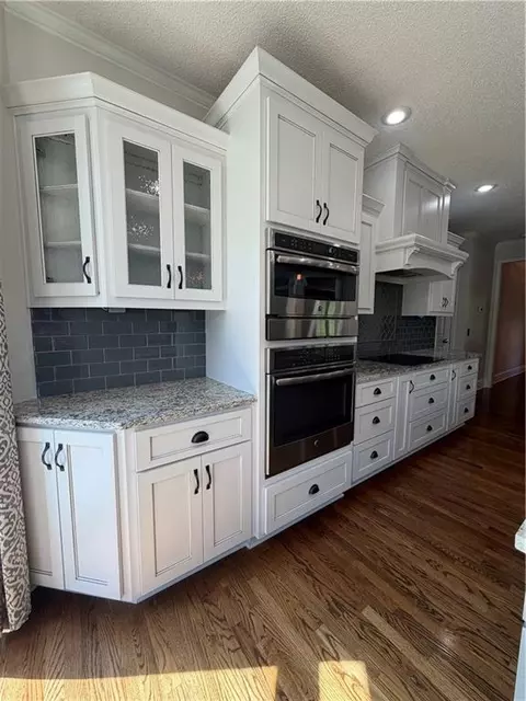 Kitchen - 5817 NE Ruby Ct, Lees Summit, MO 64064 photo 5 of 6