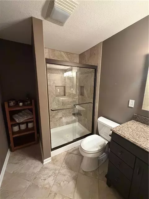 Bath - 5817 NE Ruby Ct, Lees Summit, MO 64064 photo 9 of 9