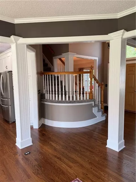 Entry Way - 5817 NE Ruby Ct, Lees Summit, MO 64064 photo 3 of 8