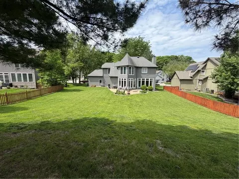 Exterior - 5817 NE Ruby Ct, Lees Summit, MO 64064 photo 3 of 4