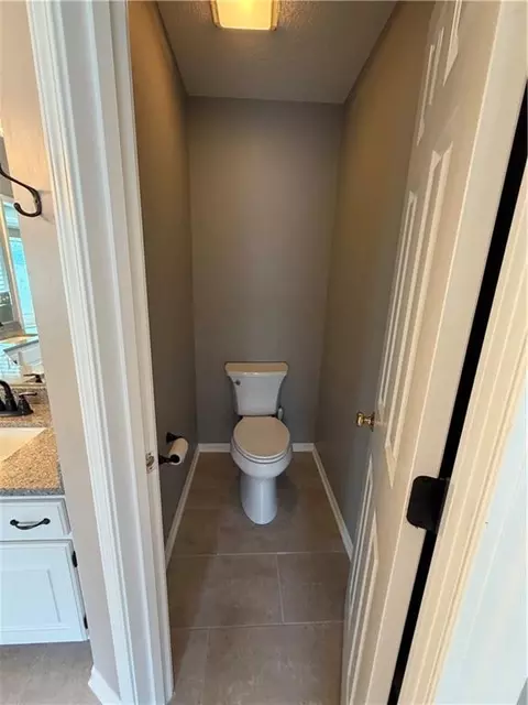 Bath - 5817 NE Ruby Ct, Lees Summit, MO 64064 photo 6 of 9
