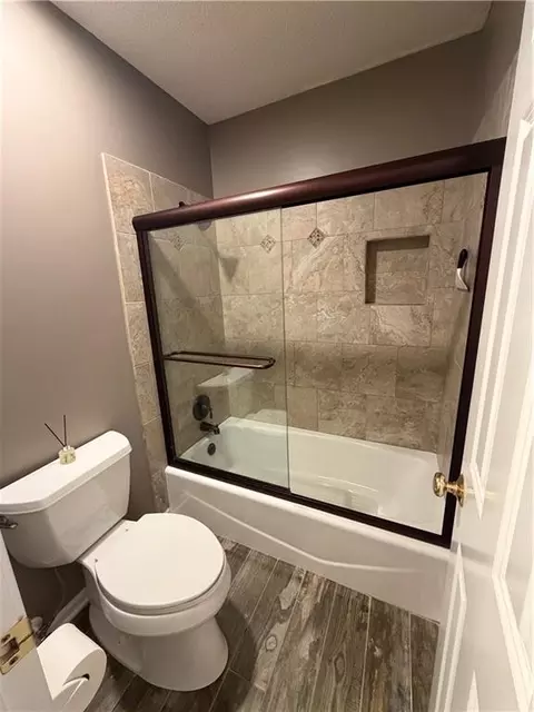 Bath - 5817 NE Ruby Ct, Lees Summit, MO 64064 photo 3 of 9