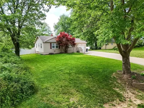 8 Belmont Rd, Saint Joseph, MO 64505