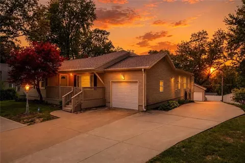 8 Belmont Rd, Saint Joseph, MO 64505