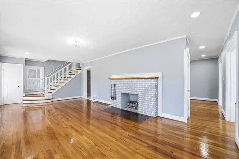 9502 Linwood Blvd, Independence, MO 64052