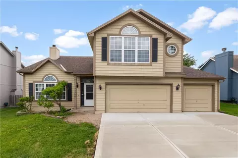 1544 SE 11th St, Lees Summit, MO 64081