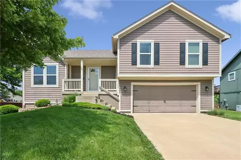 1004 E Pumpkin Ridge St, Gardner, KS 66030