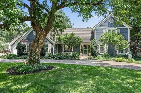 2512 W 71st St, Prairie Village, KS 66208