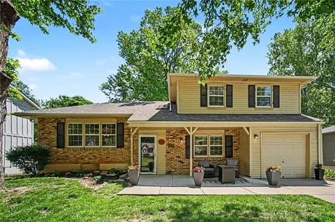 9407 Craig Dr, Overland Park, KS 66212