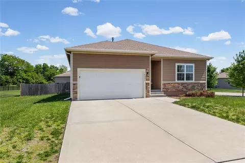 14229 S Landon St, Olathe, KS 66061