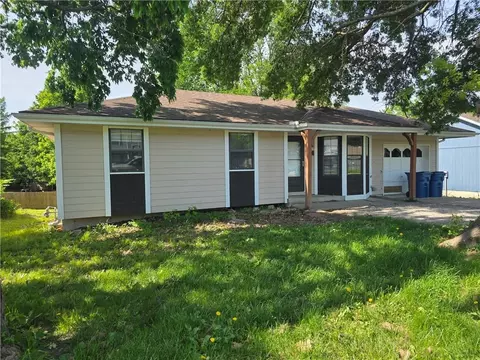 326 E Dryden St, Odessa, MO 64076