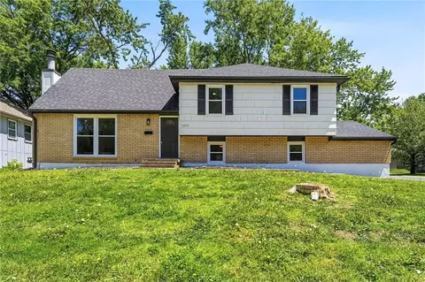 13309 Park Hills Dr, Grandview, MO 64030