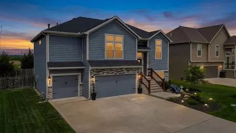 1700 Shadow Dr, Leavenworth, KS 66048