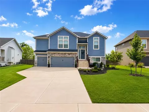 1700 Shadow Dr, Leavenworth, KS 66048