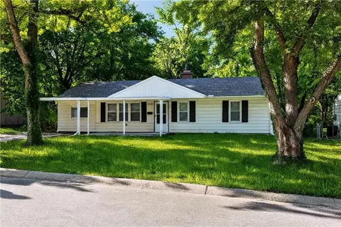 8212 E 111th Ter, Kansas City, MO 64134