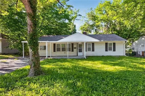 8212 111th Ter, Kansas City, MO 64134