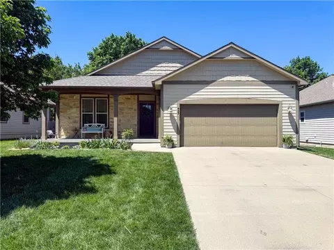 433 Seele Dr, Lawrence, KS 66049