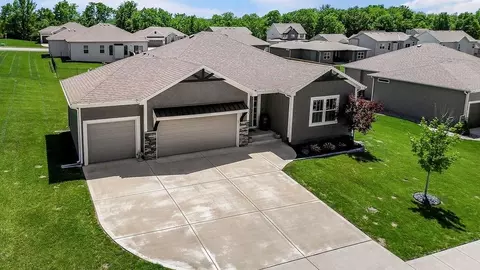 1814 Winchester Dr, Pleasant Hill, MO 64080