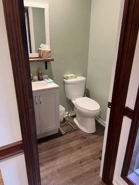 Bath - 14690 E Redcoat Rd, Nevada, MO 64772 photo 1 of 8